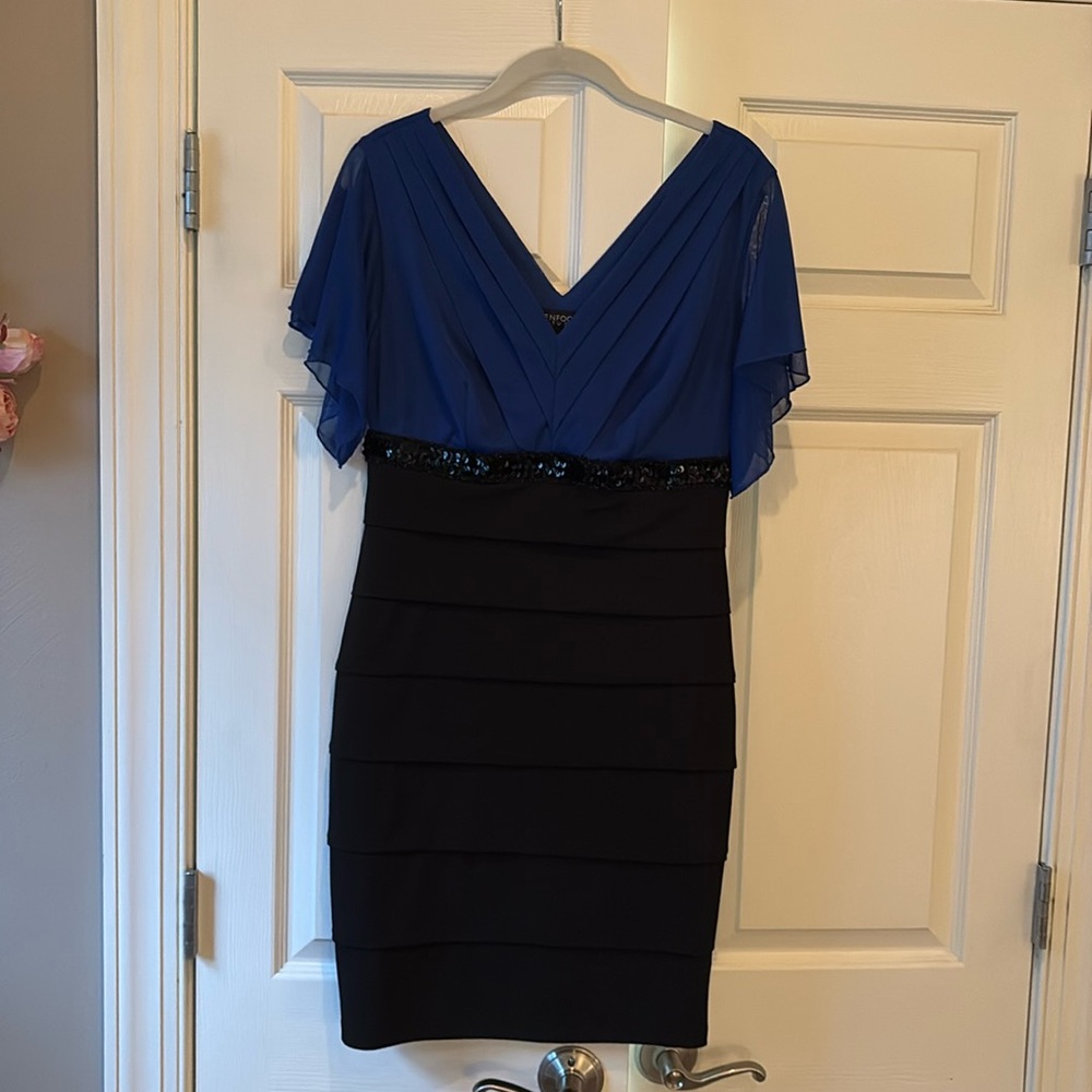 Encore Studio dressy form, fitting V-neck dress